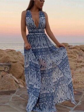 🌸AaKaa BLUE AND WHITE PAISLEY BOHO MAXI DRESS SIZE SMALL🌸